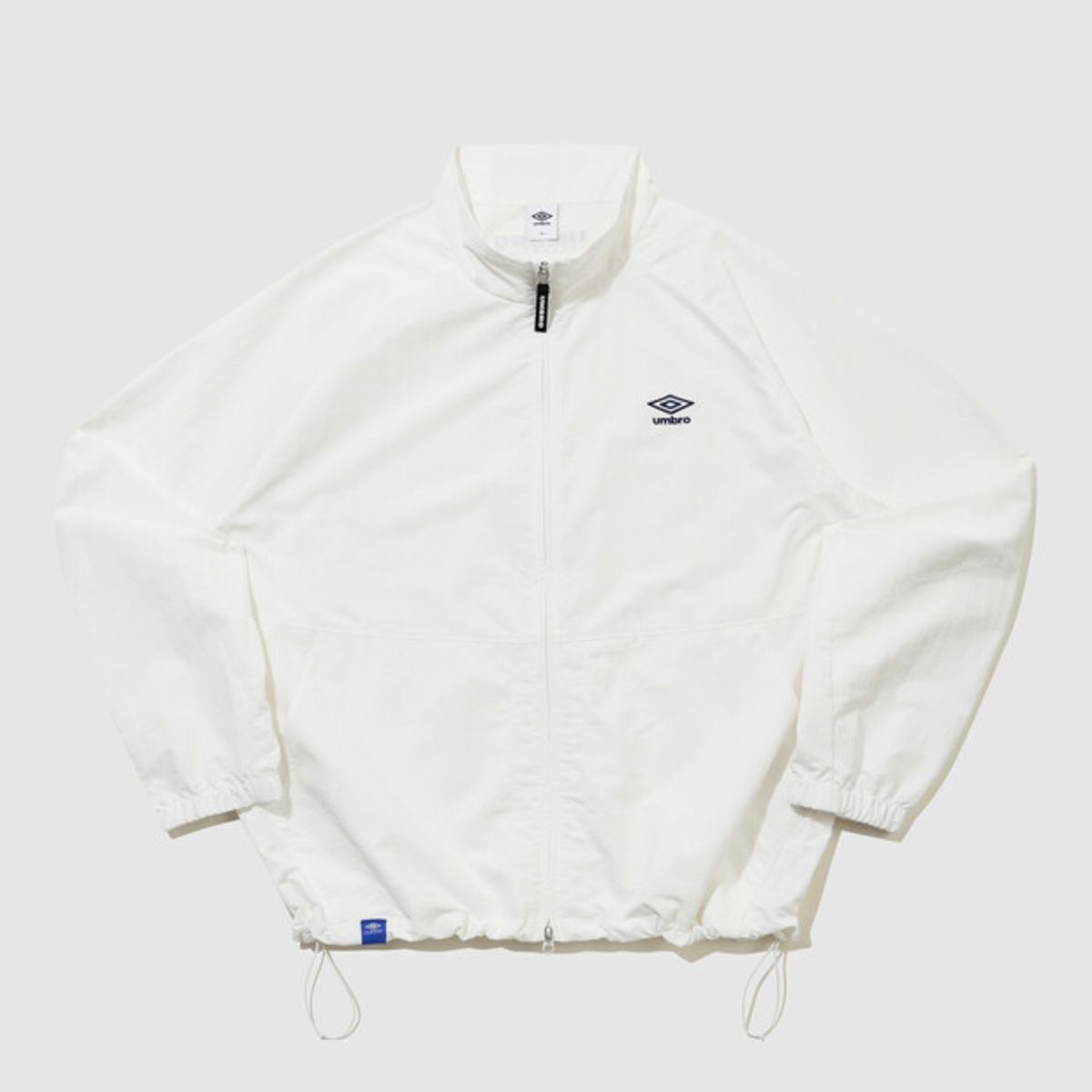 엄브로(UMBRO) 클래식 스탠넥 웜업 바람막이 자켓 아이보리 UR121CJK31
