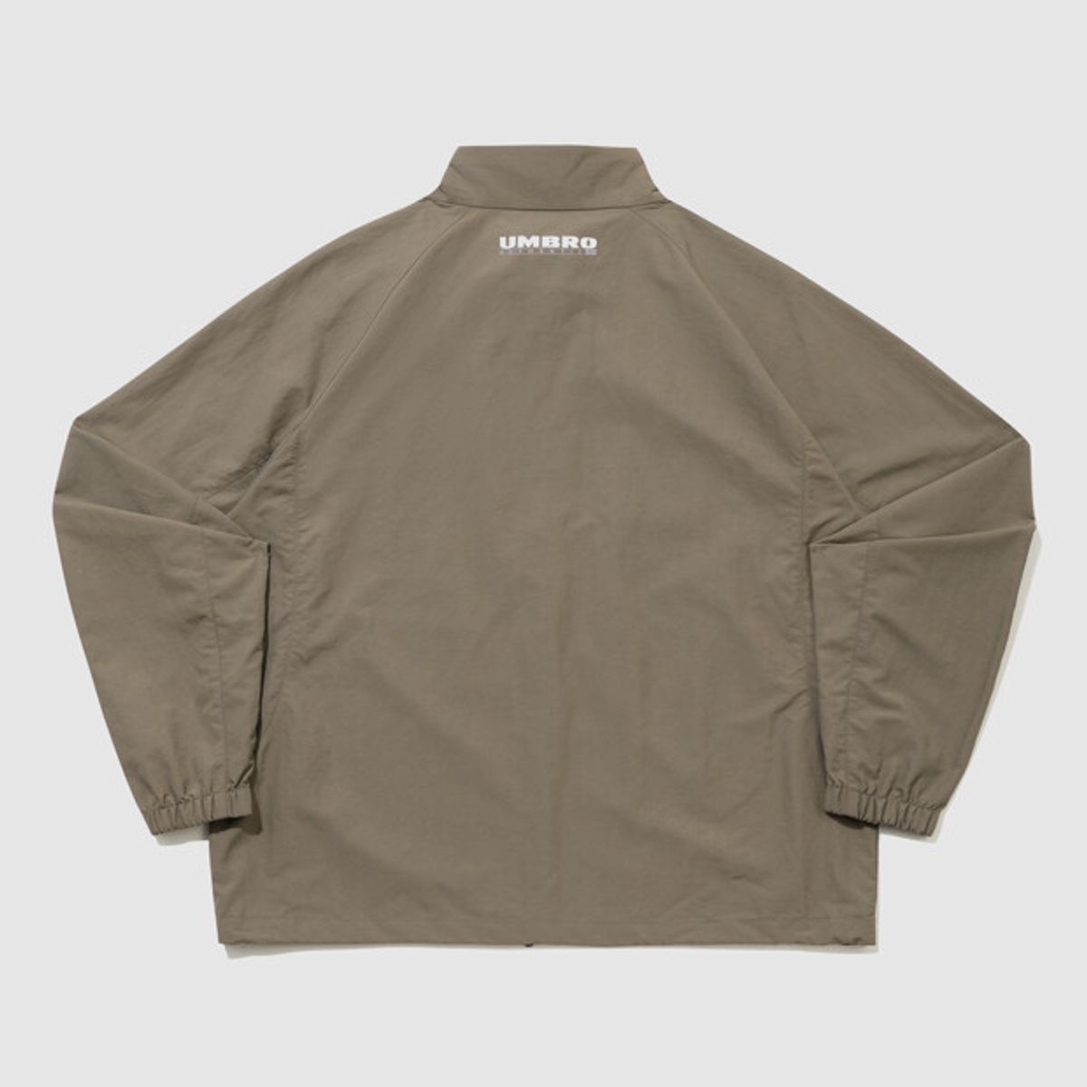 엄브로(UMBRO) 클래식 스탠넥 웜업 바람막이 자켓 브라운 UR121CJK31