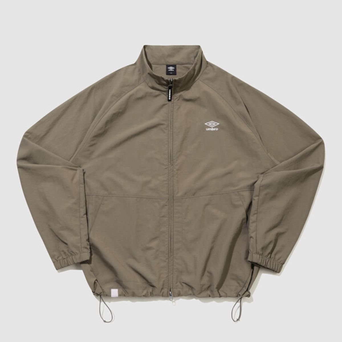 엄브로(UMBRO) 클래식 스탠넥 웜업 바람막이 자켓 브라운 UR121CJK31