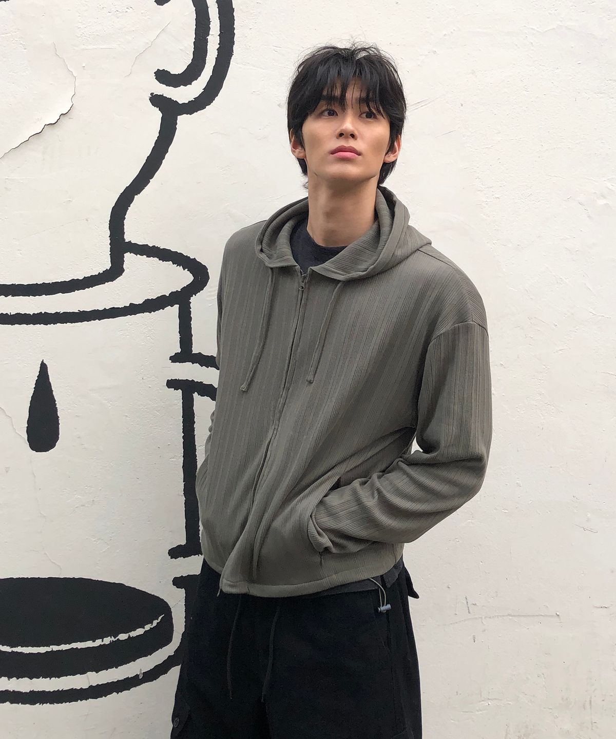 데이(THEY) 크롭 핑거홀 골지 후드집업_KHAKI
