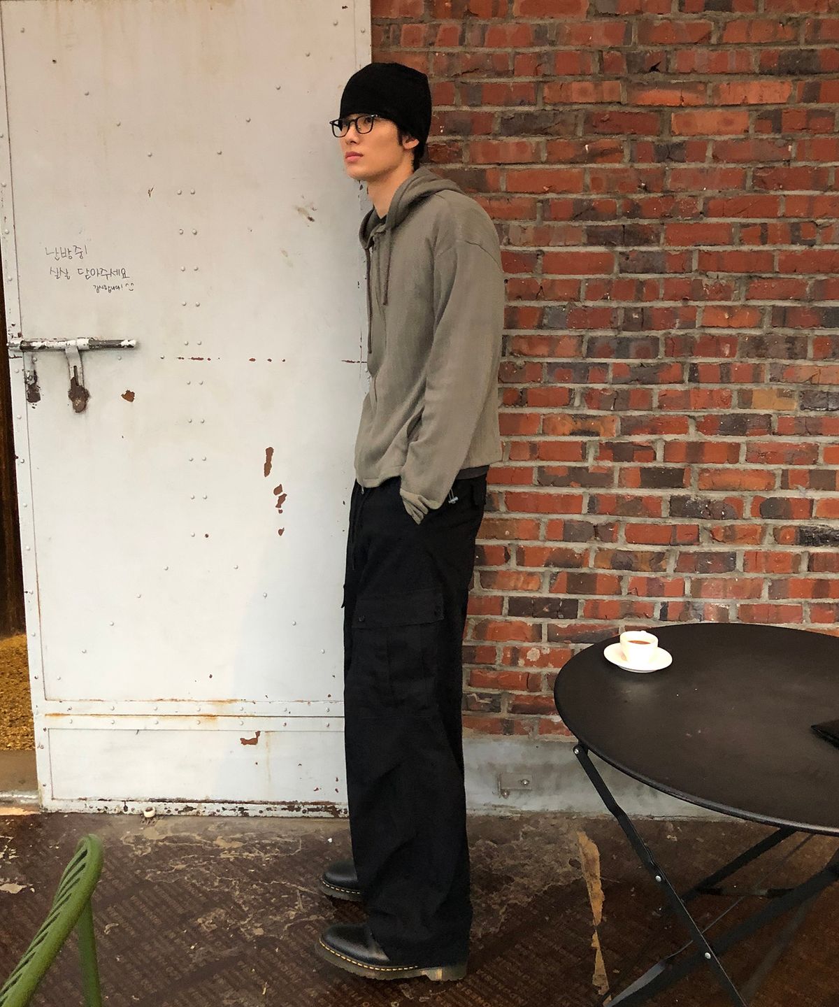 데이(THEY) 크롭 핑거홀 골지 후드집업_KHAKI