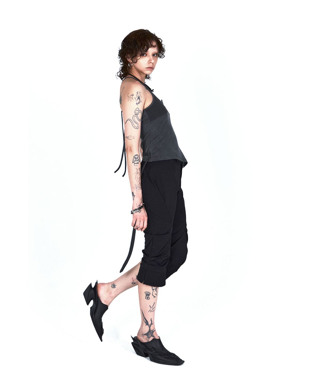 디프런티스(DIFFERENTIS) Capri Pants (BK)
