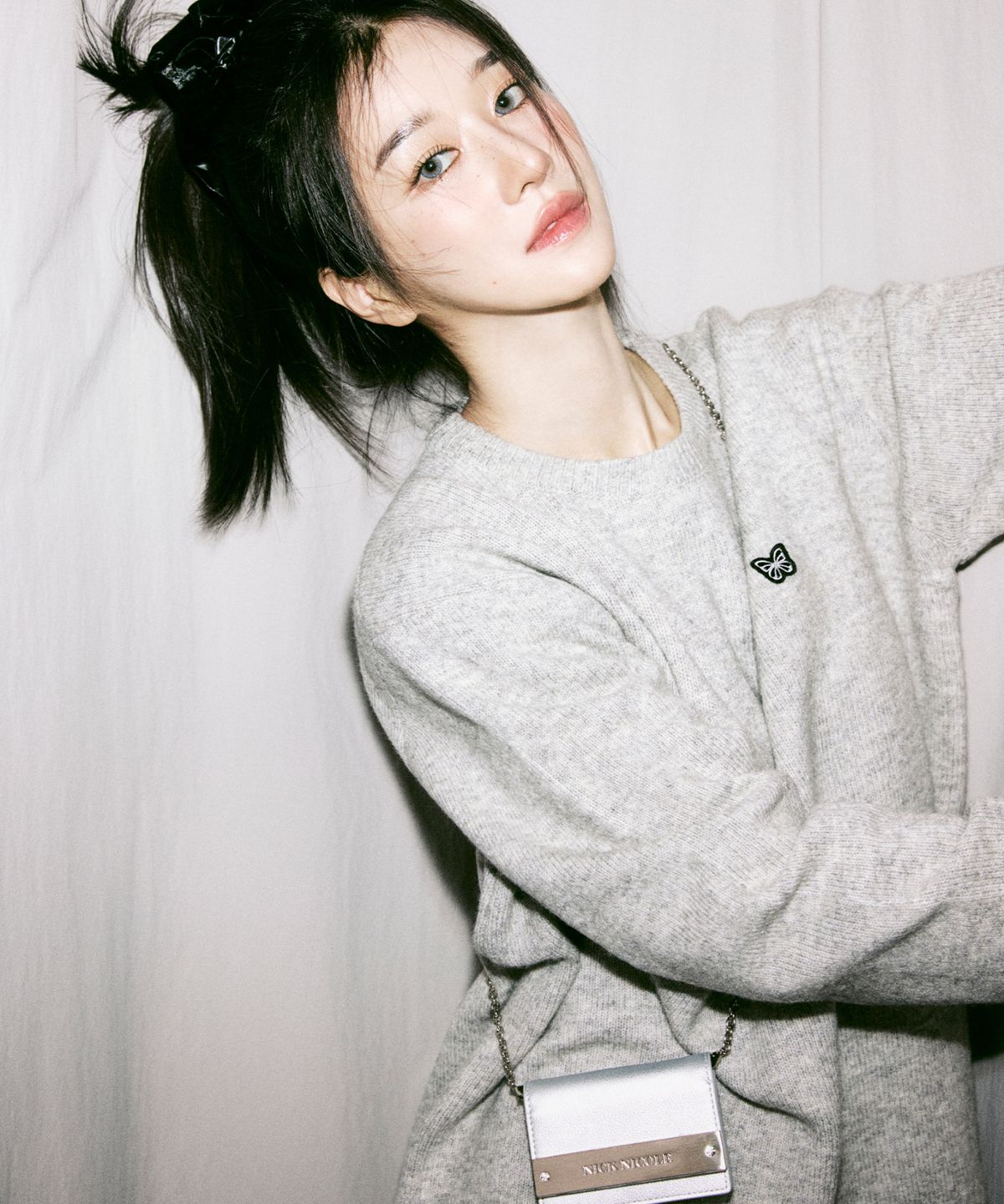 닉앤니콜(NICK&NICOLE) BUTTERFLY PATCH ROUND KNIT_2 COLOR