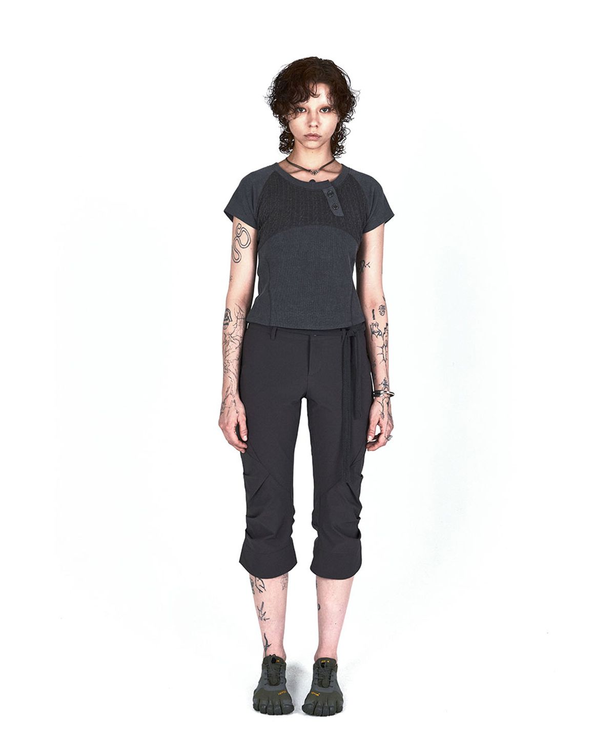 디프런티스(DIFFERENTIS) Henley Waffle Top (CH)