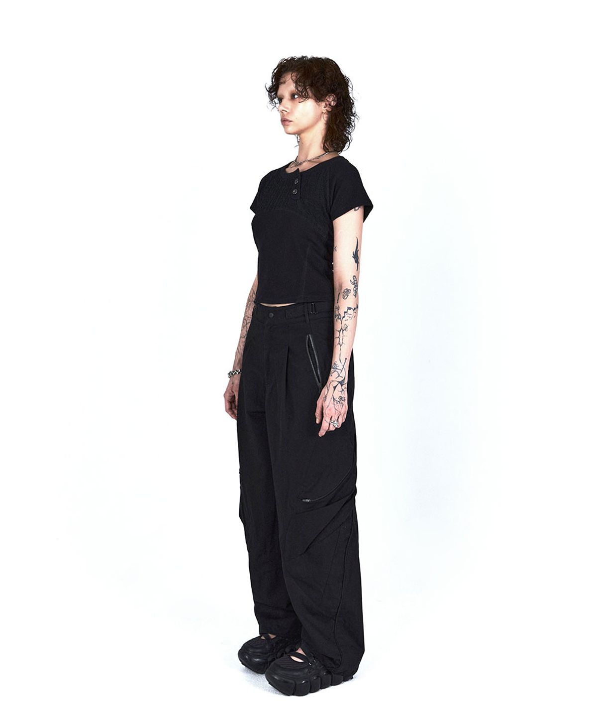 디프런티스(DIFFERENTIS) Henley Waffle Top (BK)