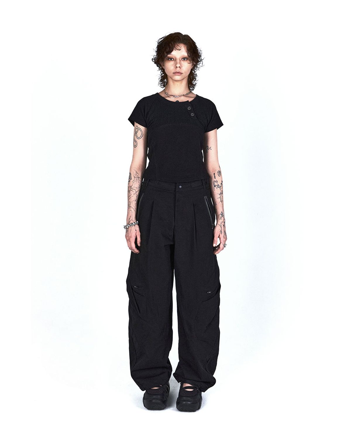 디프런티스(DIFFERENTIS) Henley Waffle Top (BK)
