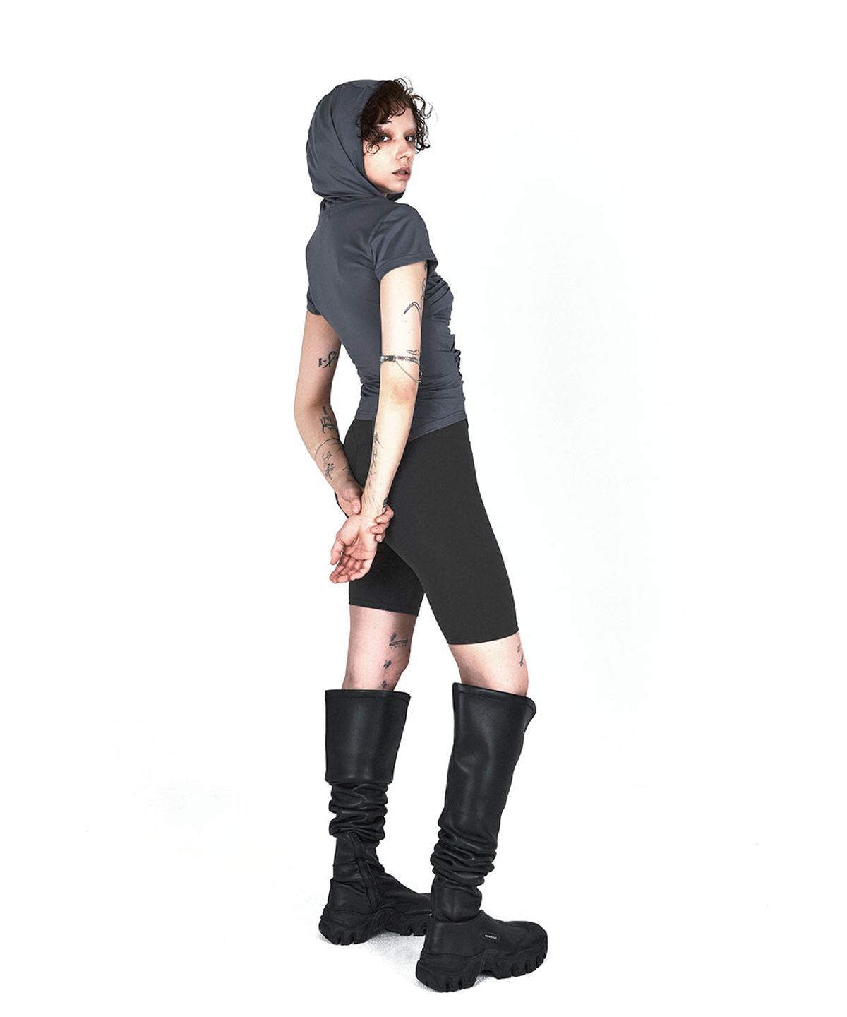 디프런티스(DIFFERENTIS) Hooded Drape Top (CH)