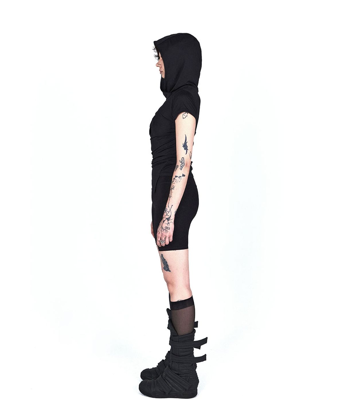 디프런티스(DIFFERENTIS) Hooded Drape Top (BK)