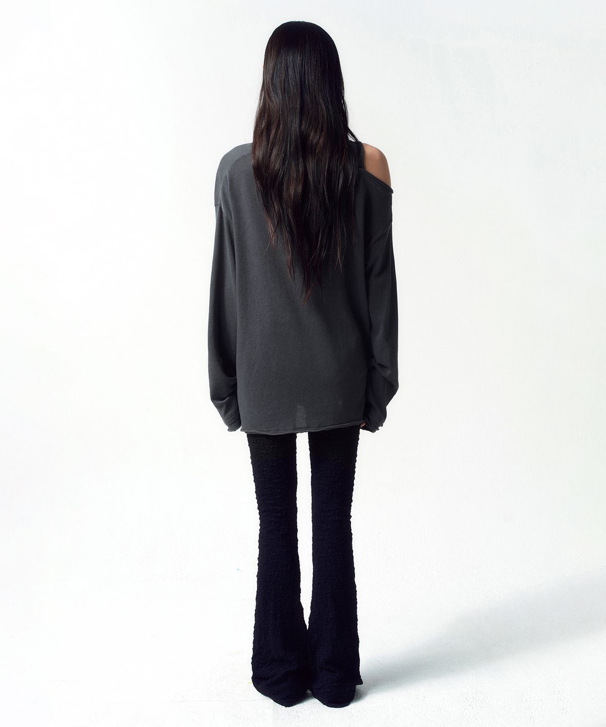인사일런스 우먼(INSILENCE WOMEN) 후크 오버사이즈 롱슬리브 CHARCOAL