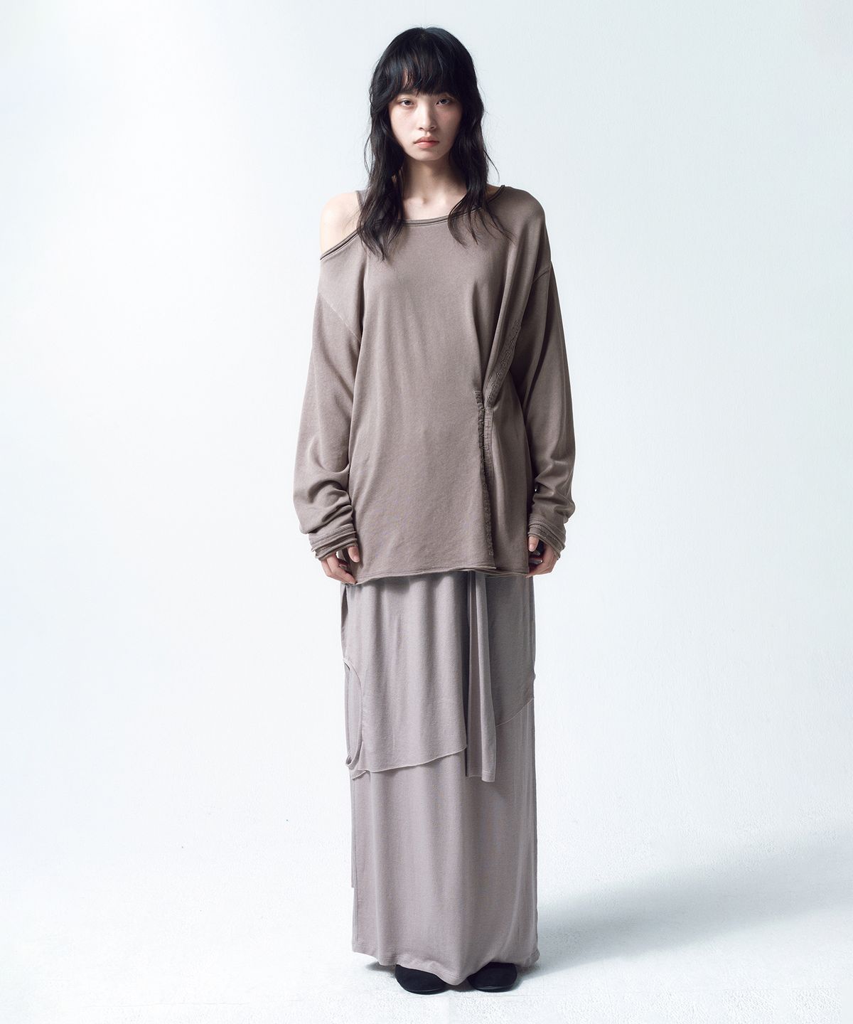 인사일런스 우먼(INSILENCE WOMEN) 후크 오버사이즈 롱슬리브 DUST BEIGE