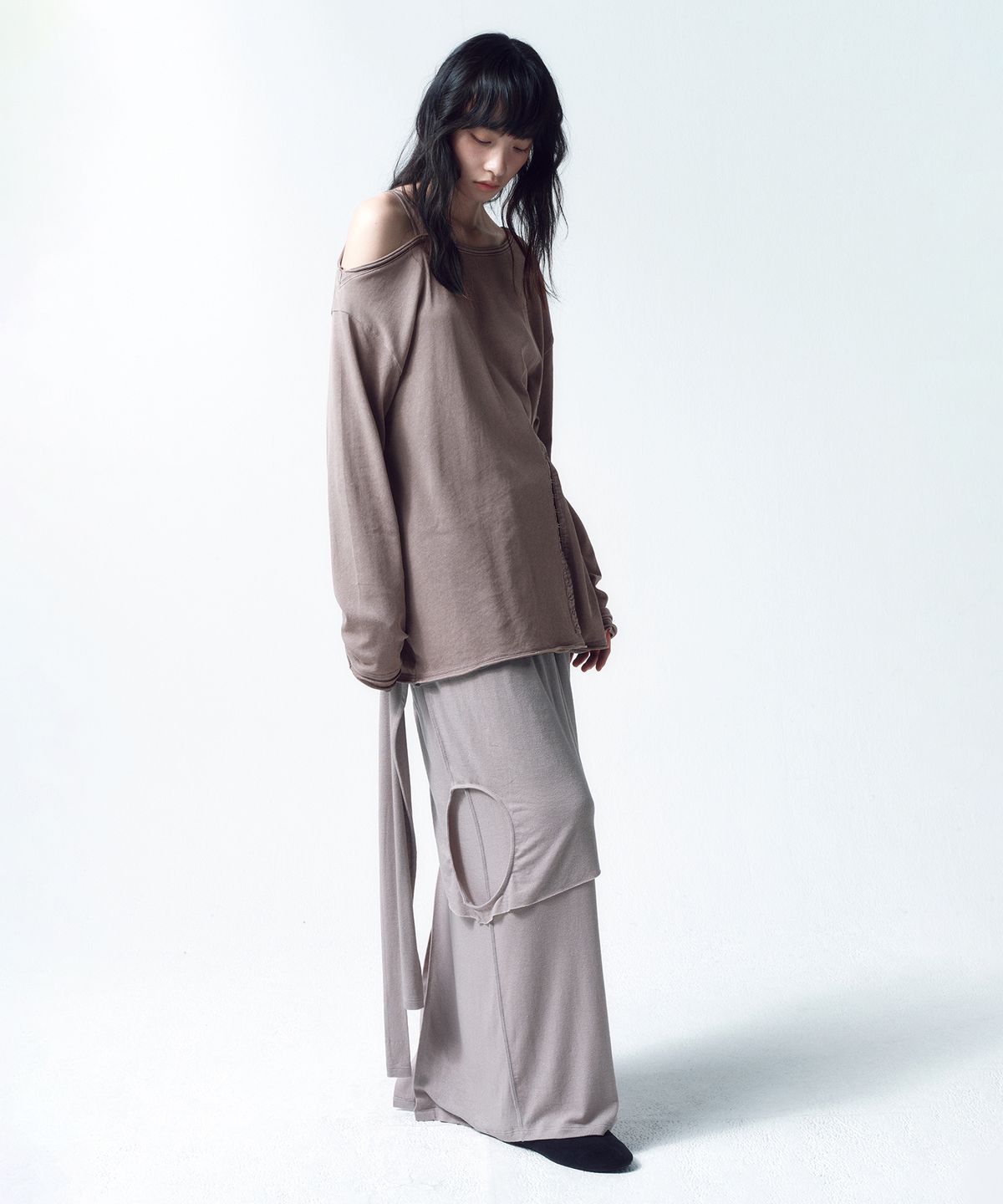 인사일런스 우먼(INSILENCE WOMEN) 후크 오버사이즈 롱슬리브 DUST BEIGE
