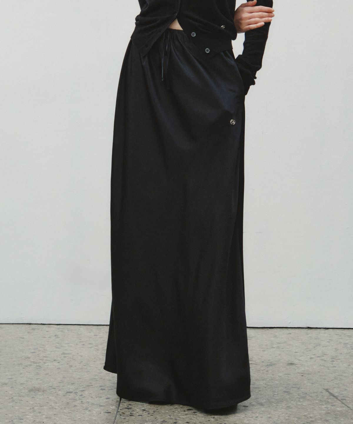 씨타(CITTA) Relaxed Satin Maxi Skirt_CTS624(Black)