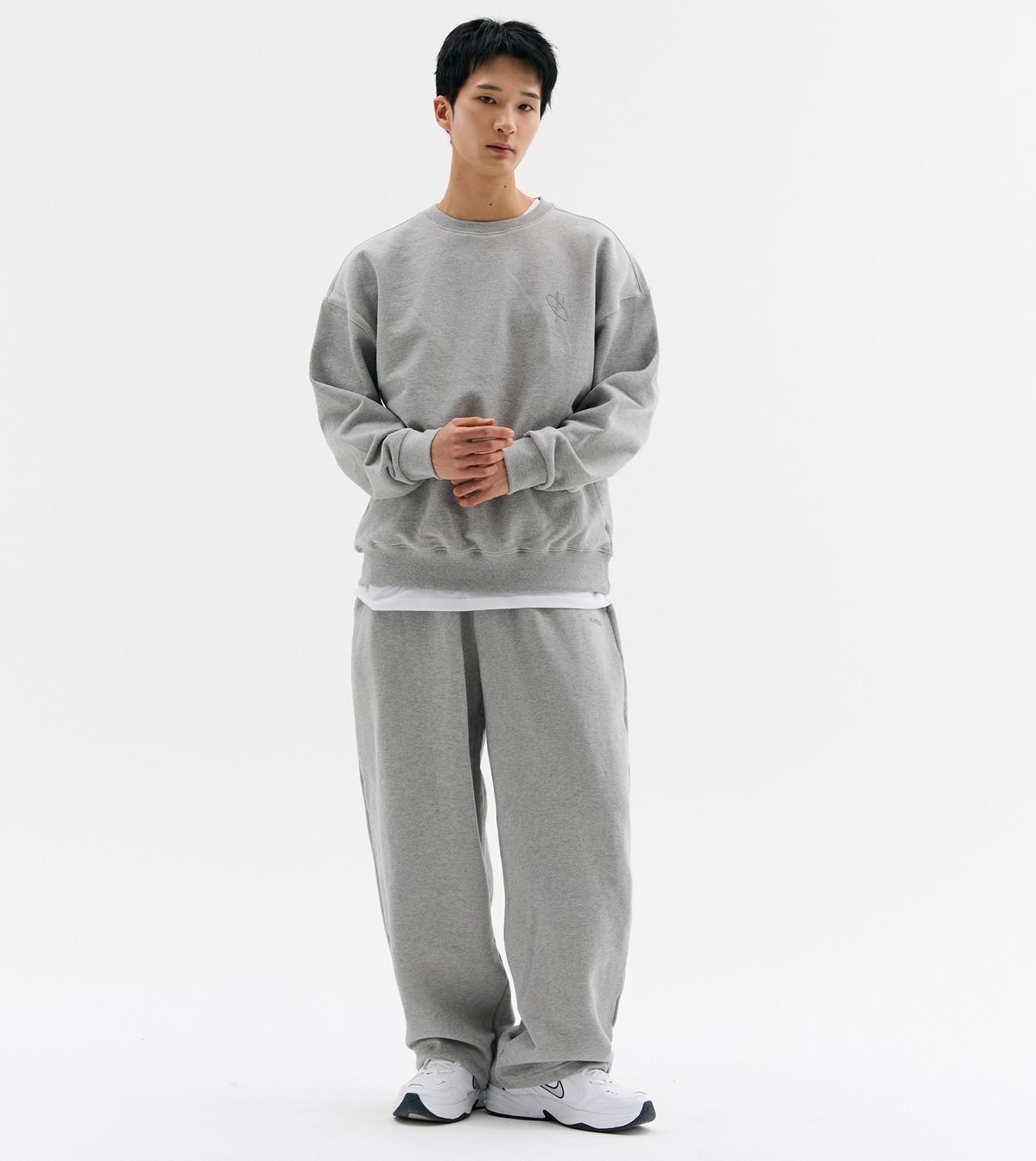 블루잉(BLUEING) SCOTCH SOLID SIMBOL SWEATSHIRT