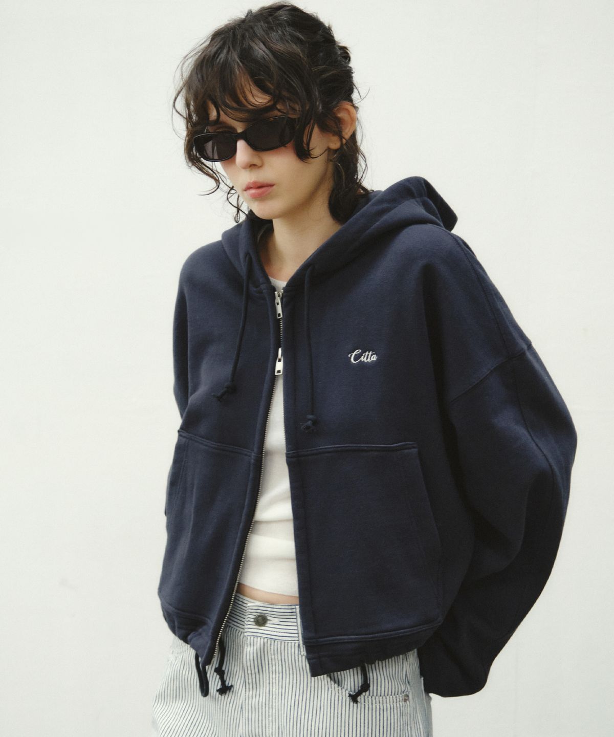 씨타(CITTA) Everyday Cropped Drawstring Hoodie Zip-Up_CTO154(Charcoal)