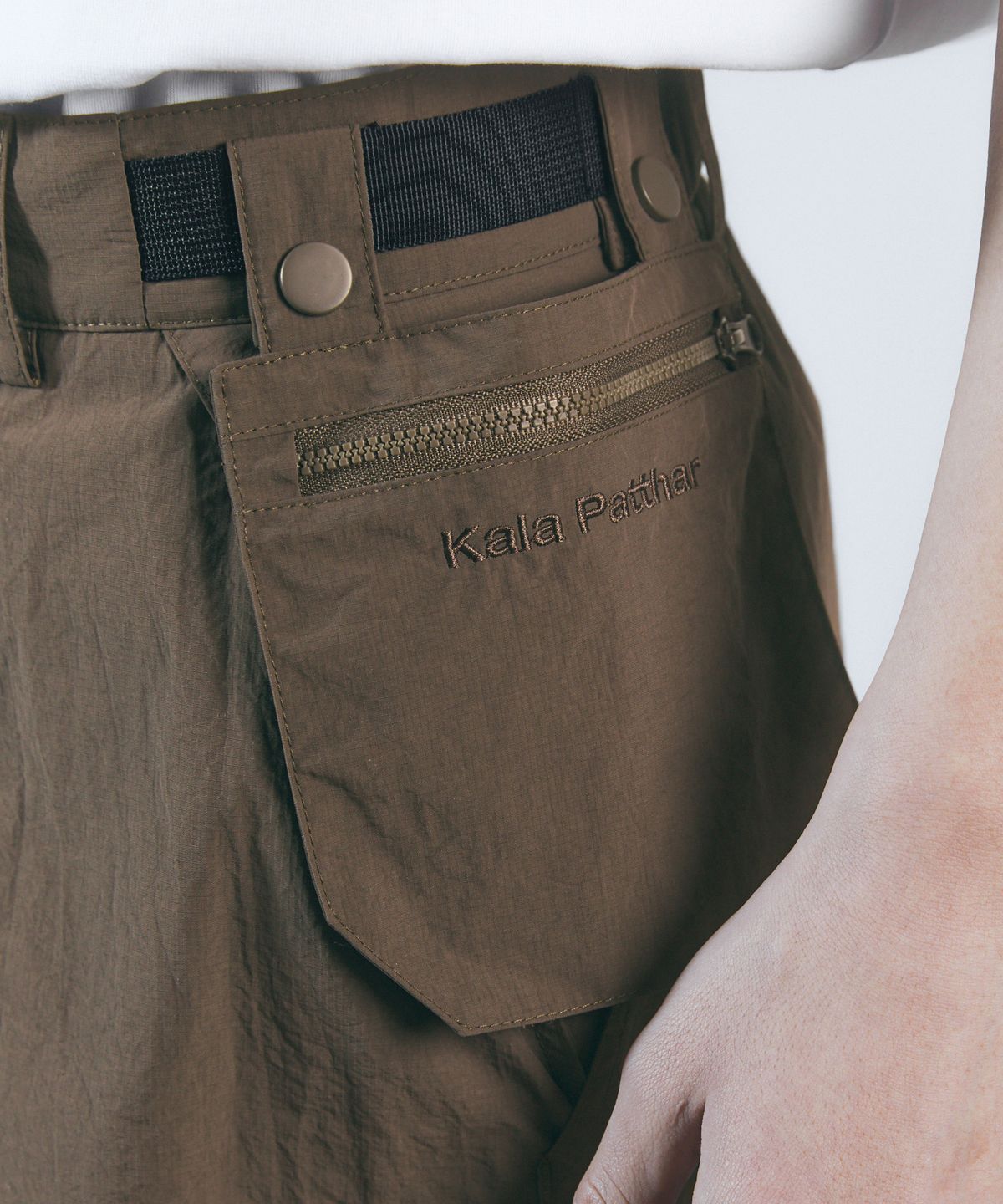 칼라파타르(KALAPATTHAR) UTILITY NYLON RIPSTOP SEMI-WIDE PANTS - BEIGE