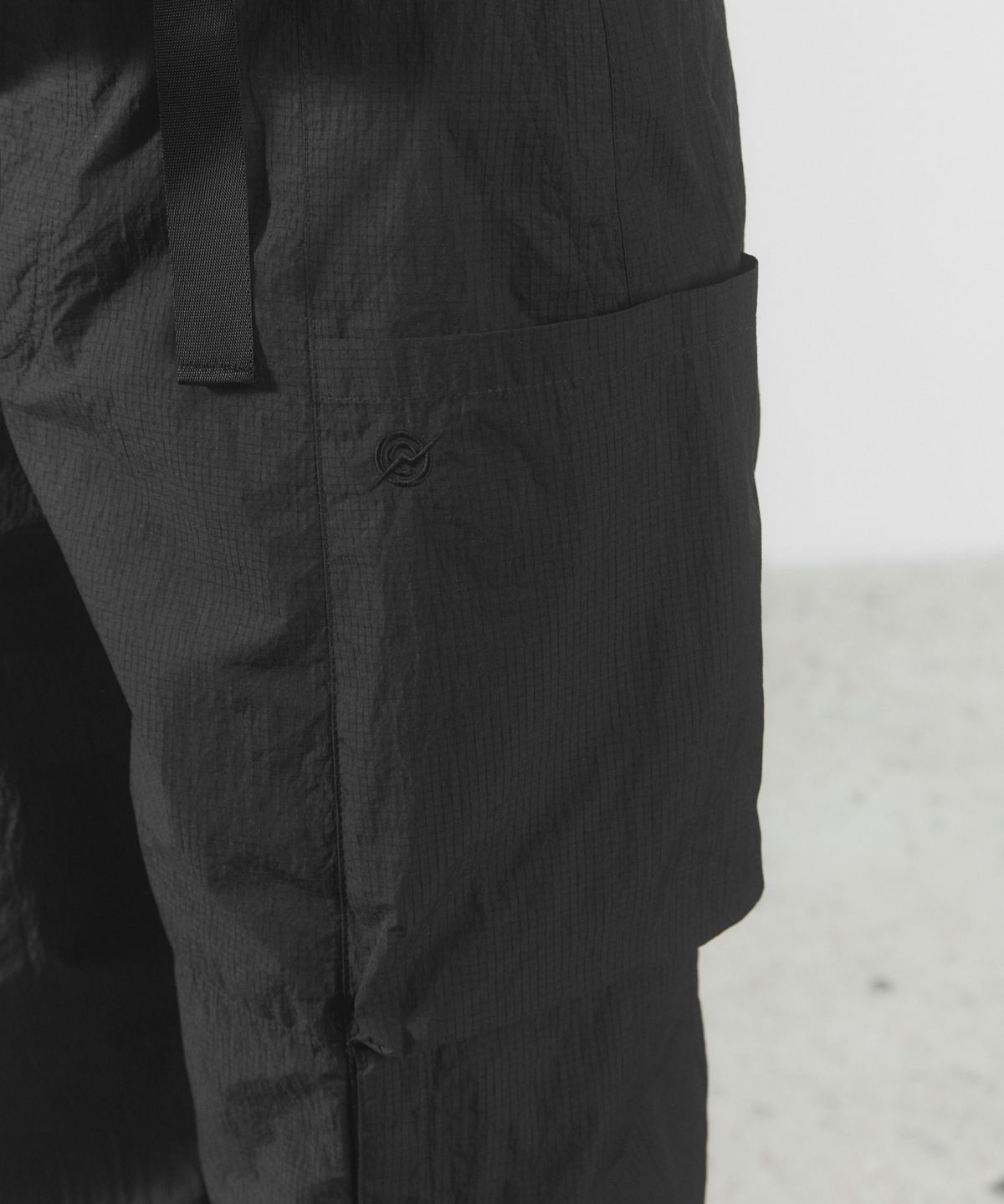 칼라파타르(KALAPATTHAR) EASY WIDE NYLON RIPSTOP PANTS - BLACK
