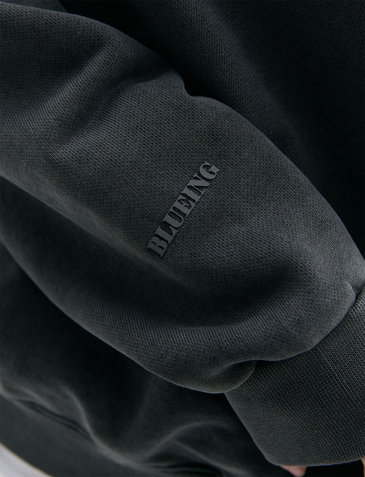 블루잉(BLUEING) SCOTCH SOLID SIMBOL PIGMENT SWEATSHIRT