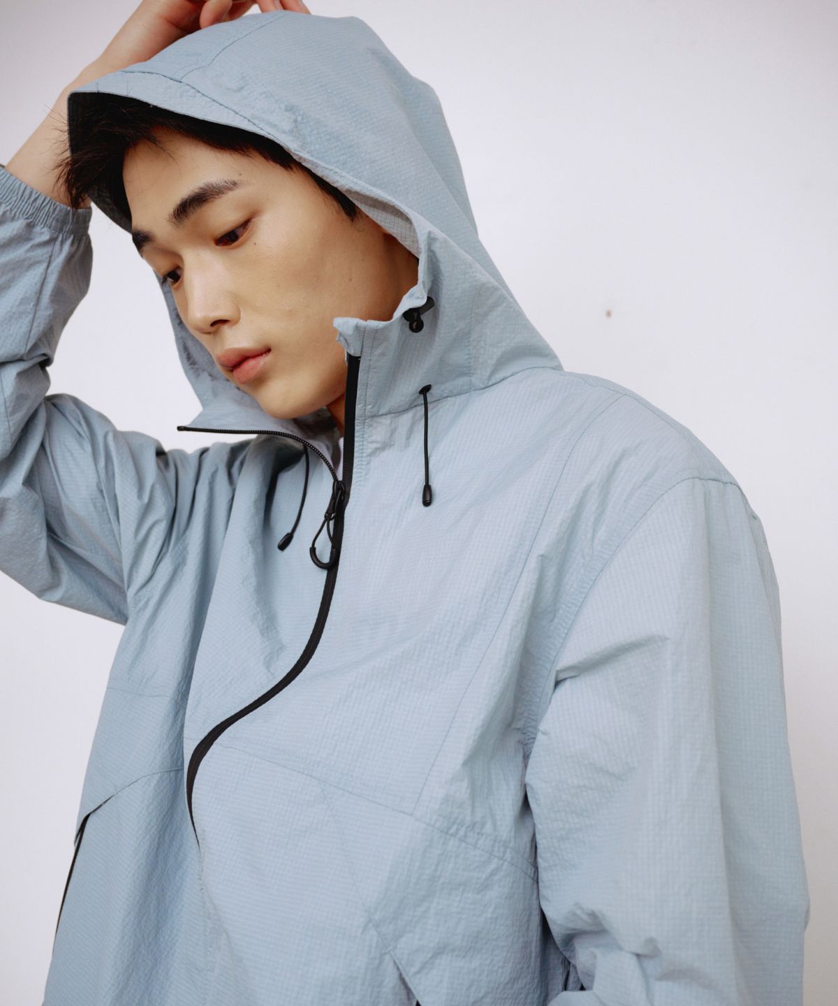 칼라파타르(KALAPATTHAR) AIRY RIPSTOP NYLON TWO-WAY WIND BREAKER - LIGHT BLUE