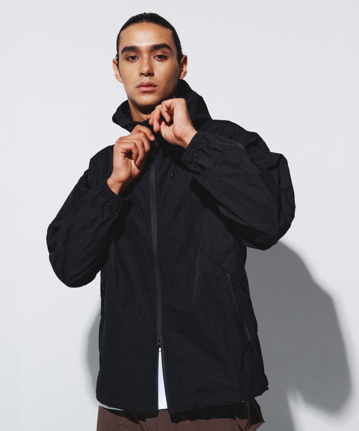 칼라파타르(KALAPATTHAR) AIRY RIPSTOP NYLON TWO-WAY WIND BREAKER - BLACK