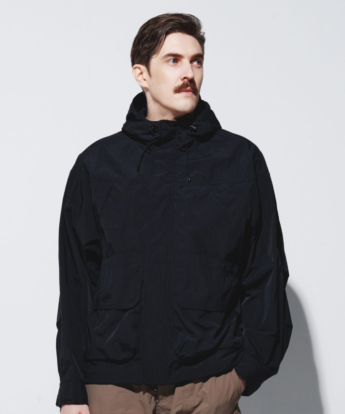 칼라파타르(KALAPATTHAR) LIGHTWEIGHT NYLON RIPSTOP OUT POCKET HOODED SHELL JACKET - BLACK