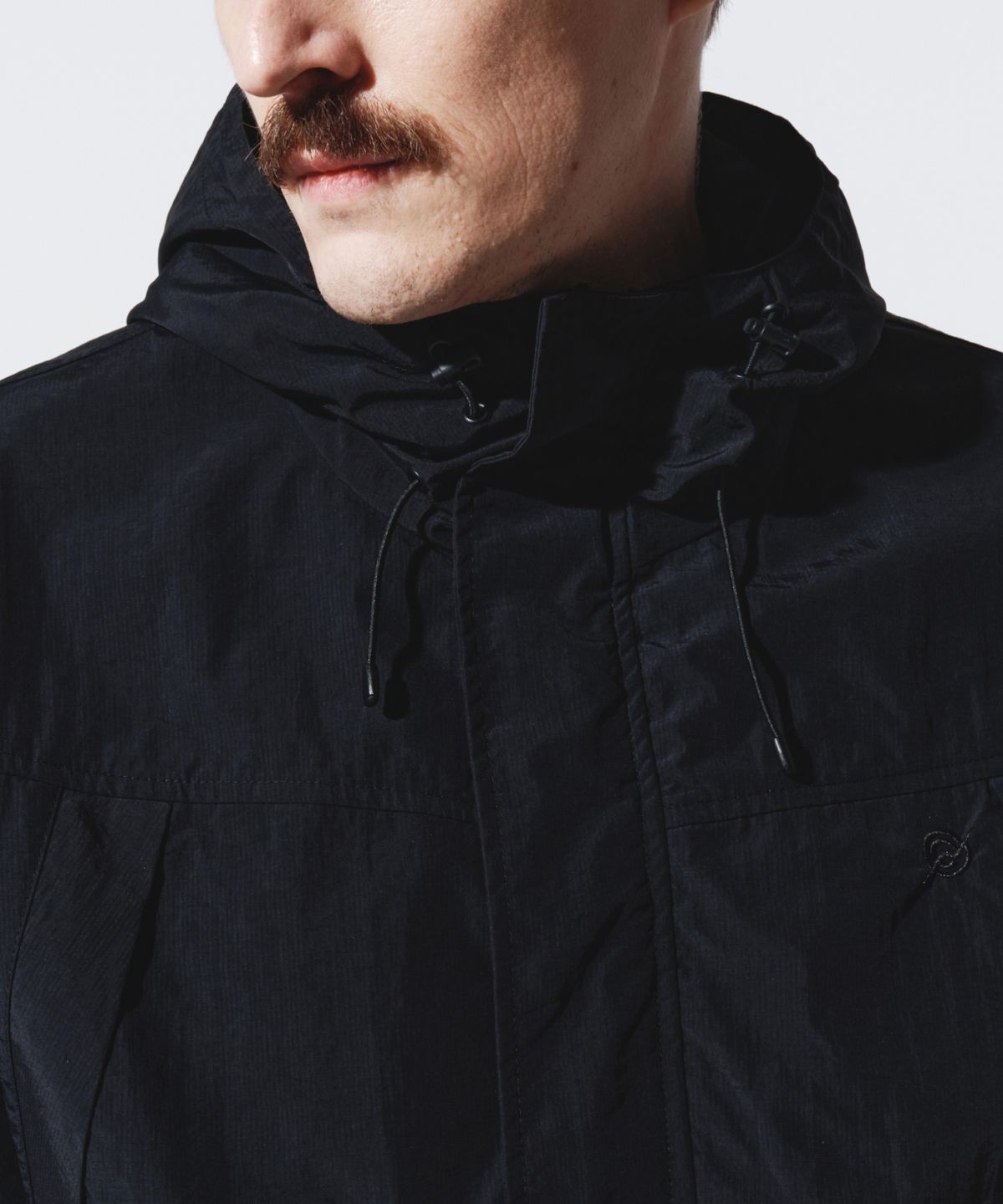 칼라파타르(KALAPATTHAR) LIGHTWEIGHT NYLON RIPSTOP OUT POCKET HOODED SHELL JACKET - BLACK