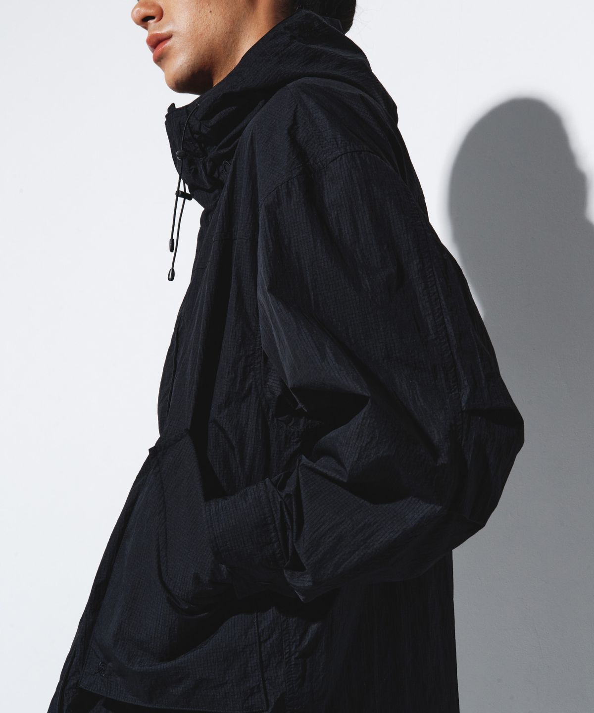 칼라파타르(KALAPATTHAR) NYLON RIPSTOP LIGHT WEIGHT SHELL SHORT-JACKET - BLACK