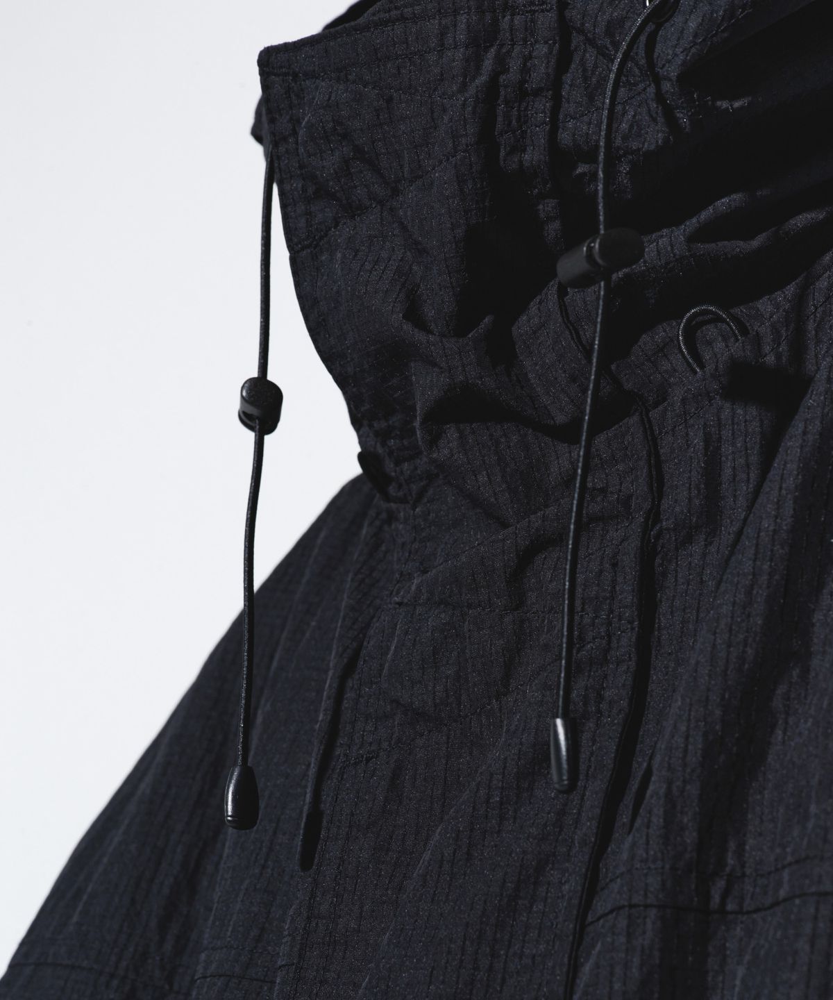 칼라파타르(KALAPATTHAR) NYLON RIPSTOP LIGHT WEIGHT SHELL SHORT-JACKET - BLACK