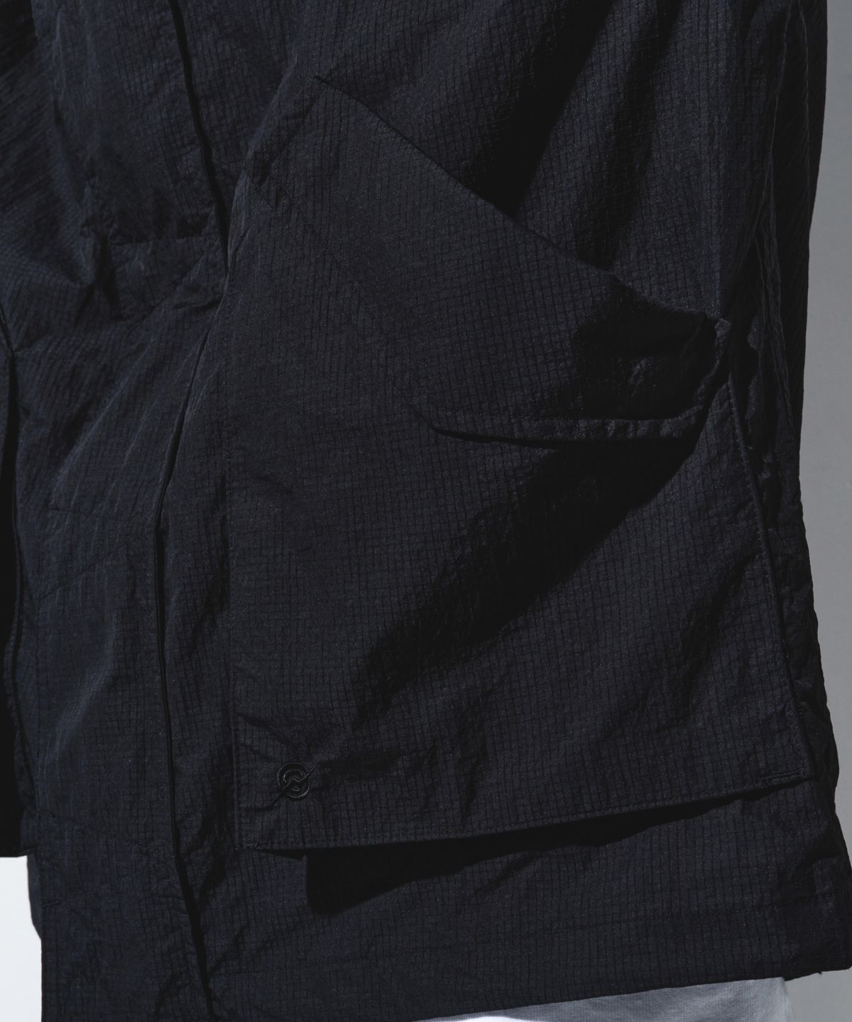 칼라파타르(KALAPATTHAR) NYLON RIPSTOP LIGHT WEIGHT SHELL SHORT-JACKET - BLACK