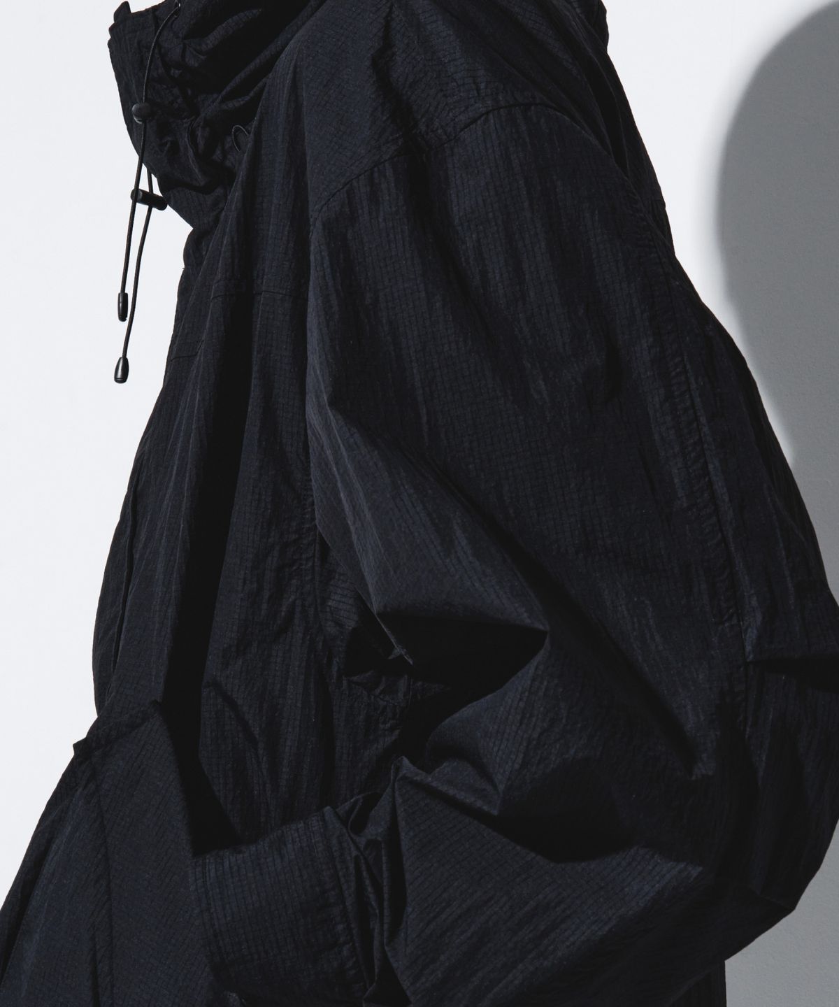 칼라파타르(KALAPATTHAR) NYLON RIPSTOP LIGHT WEIGHT SHELL SHORT-JACKET - BLACK