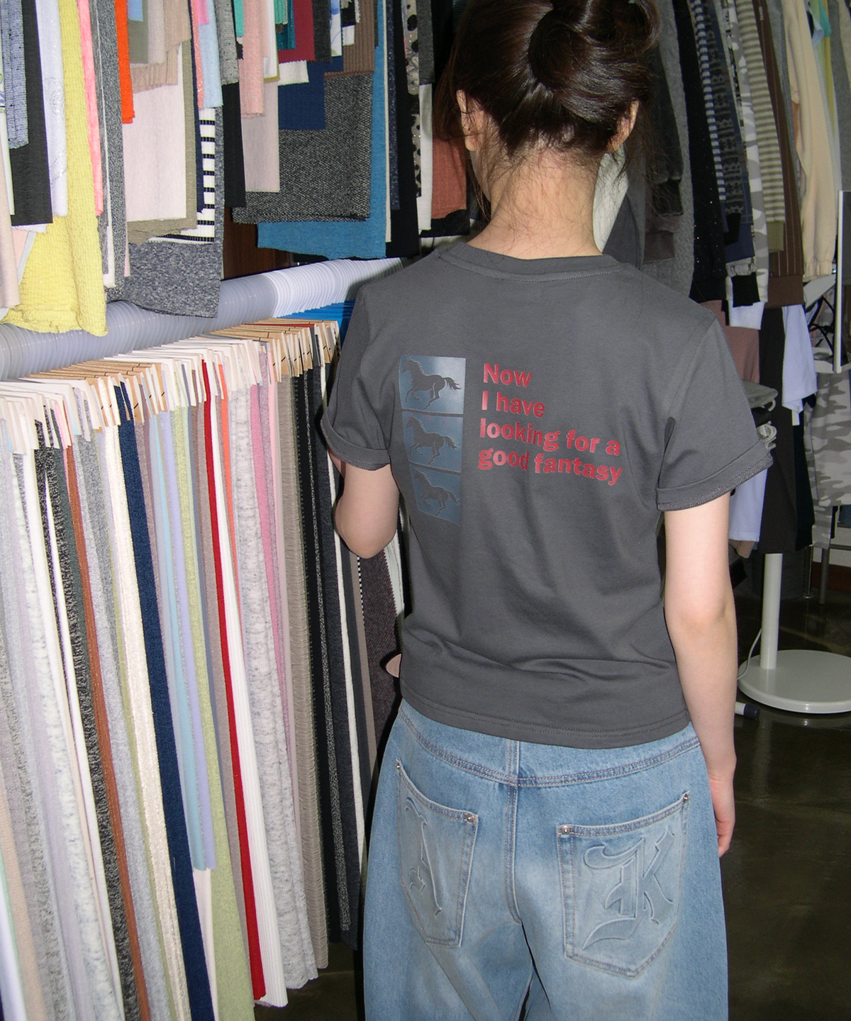 쏘비(SEW-B) post 세미크롭 반팔티 [차콜]