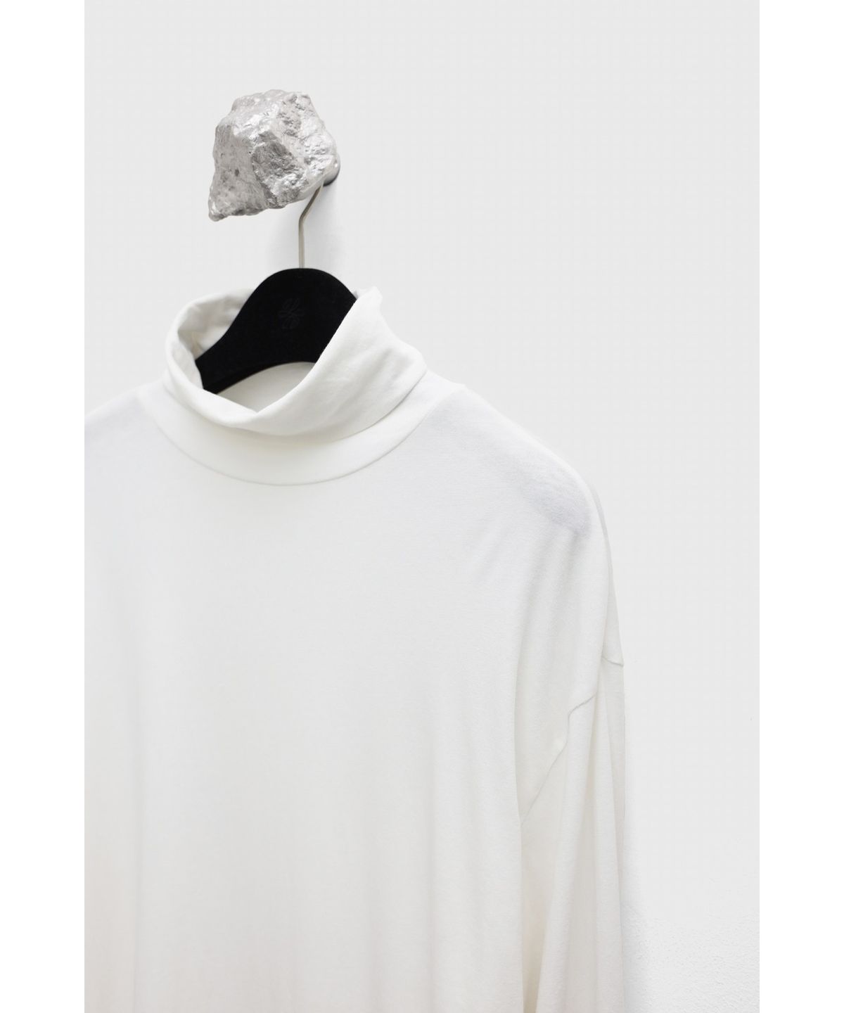 유스(YOUTH) Finger Hole L/S T-shirt - White