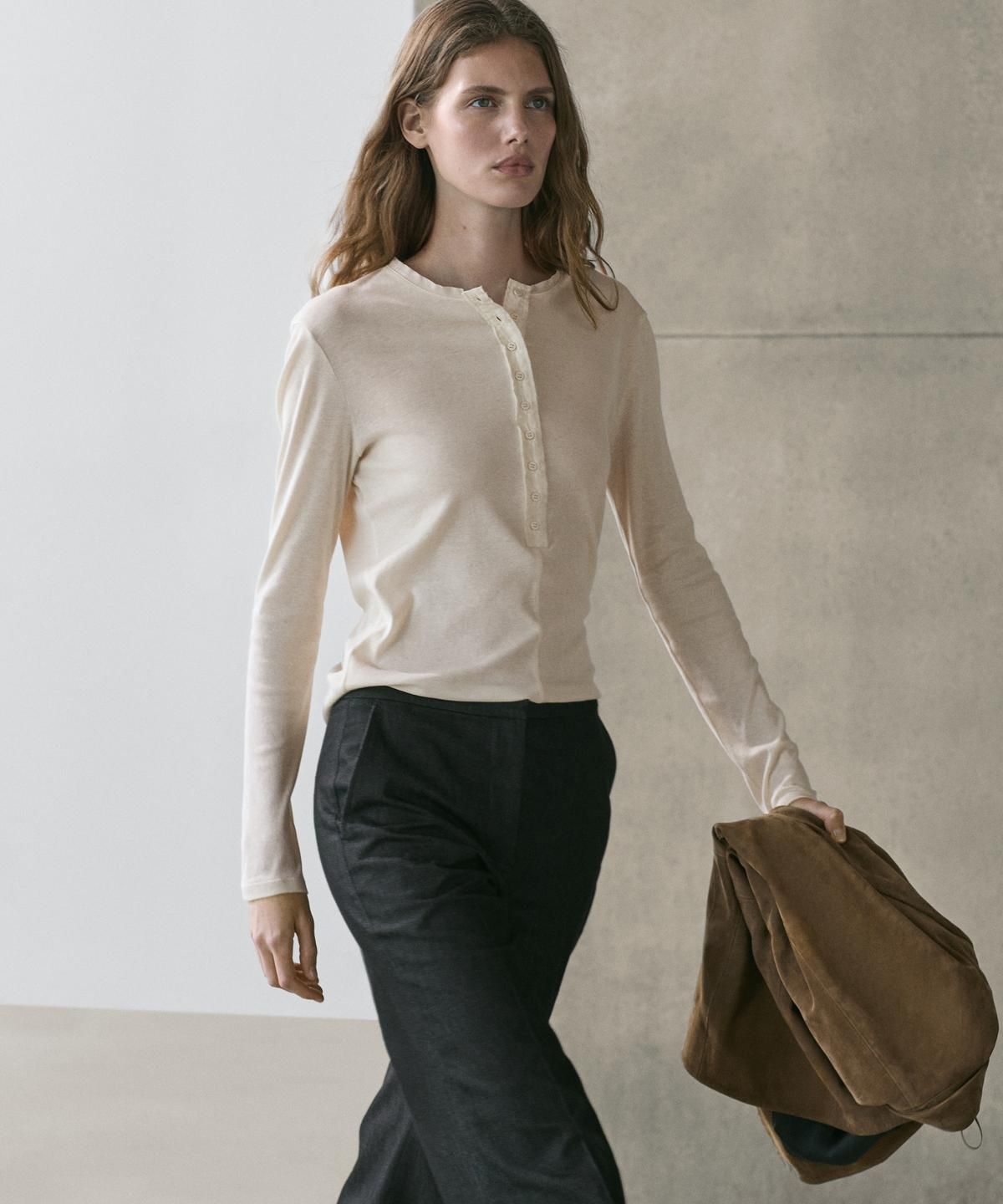 마시모두띠(MASSIMO DUTTI) 버튼 디테일 코튼 티셔츠