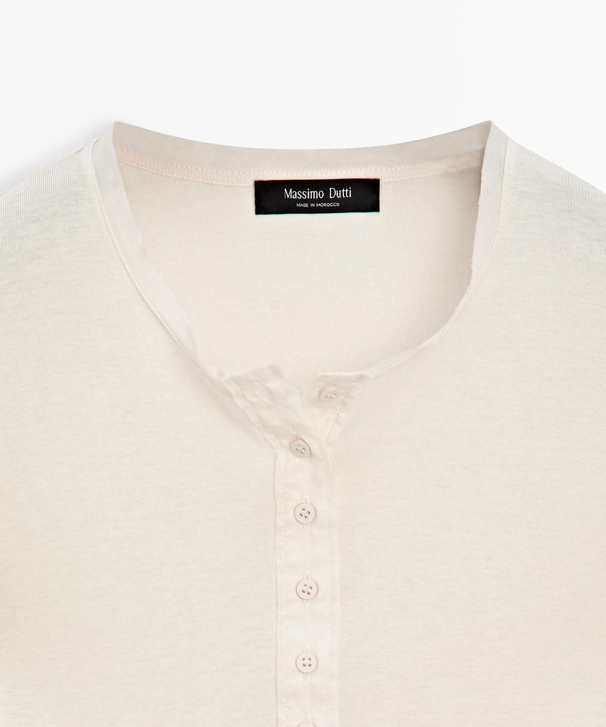 마시모두띠(MASSIMO DUTTI) 버튼 디테일 코튼 티셔츠