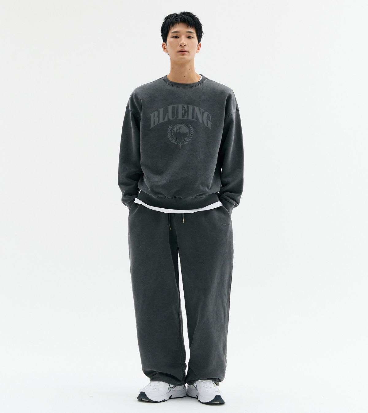 블루잉(BLUEING) LAUREL SCOTCH GRAPHIC PIGMENT SWEATSHIRT