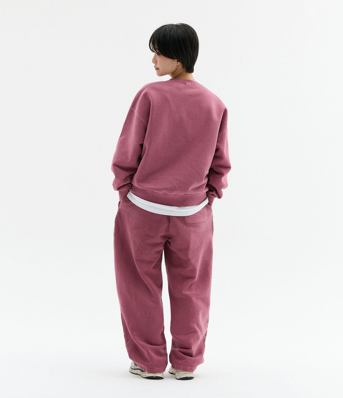 블루잉(BLUEING) LAUREL SCOTCH GRAPHIC PIGMENT SWEATSHIRT
