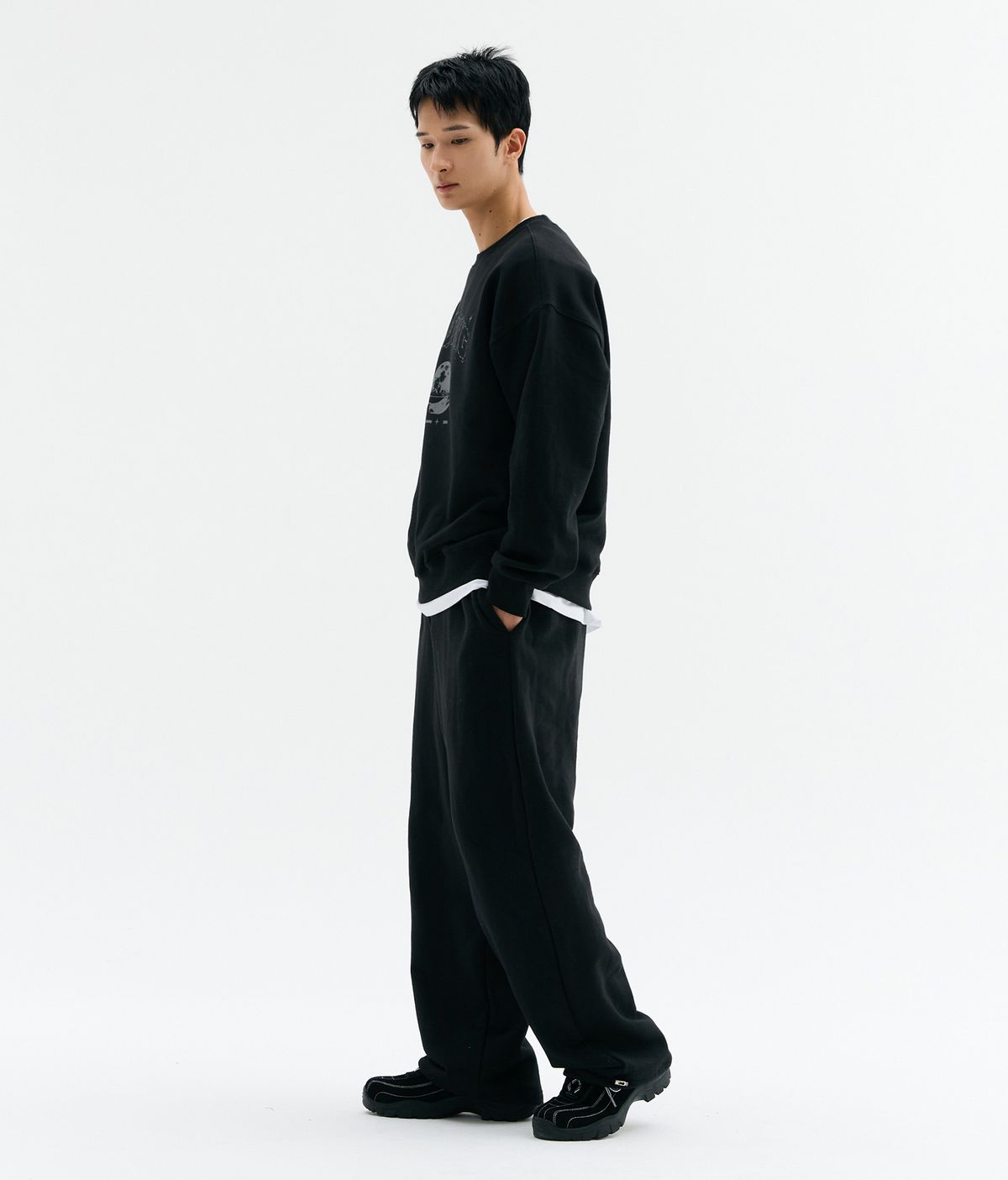 블루잉(BLUEING) WHALE SCOTCH GRAPTIC SWEATSHIRT