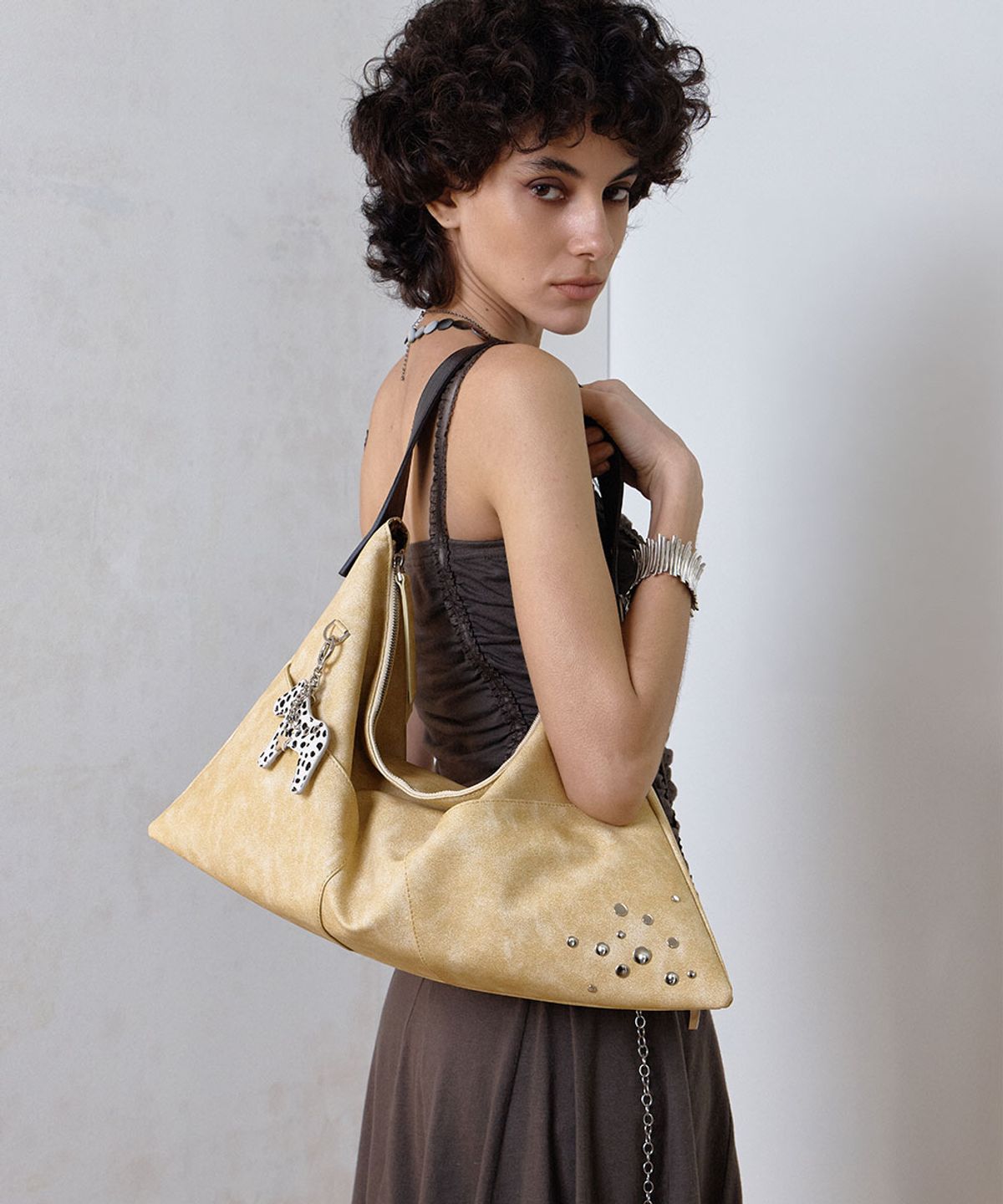 샌드뮤지엄(SAND MUSEUM) RORA HOBO BAG [Vintage Yellow]