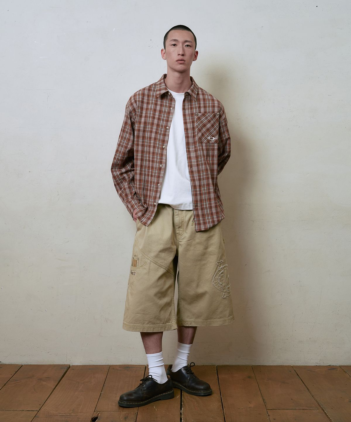 루저스클럽(LOSERS CLUB) 엘씨 로고 아플리케 버뮤다 코튼 팬츠 베이지