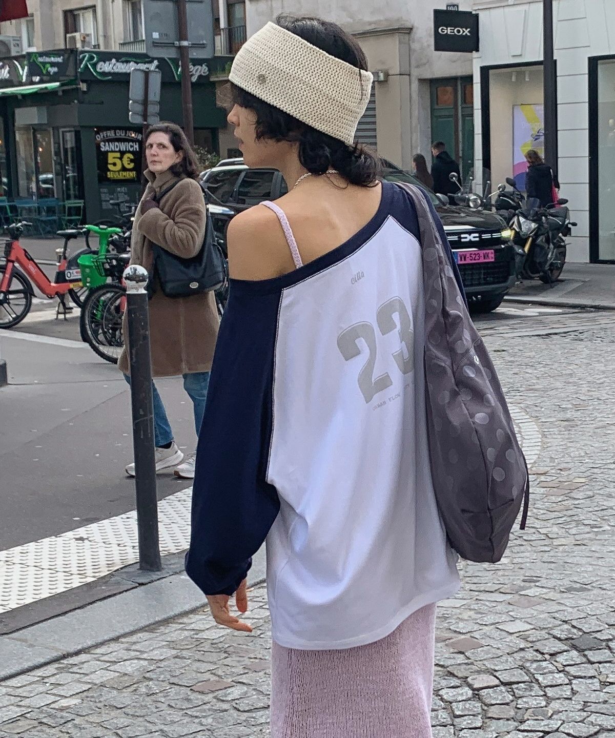 씨타(CITTA) Number 23 Raglan Off-Shoulder T-Shirt_CTT3002(White)