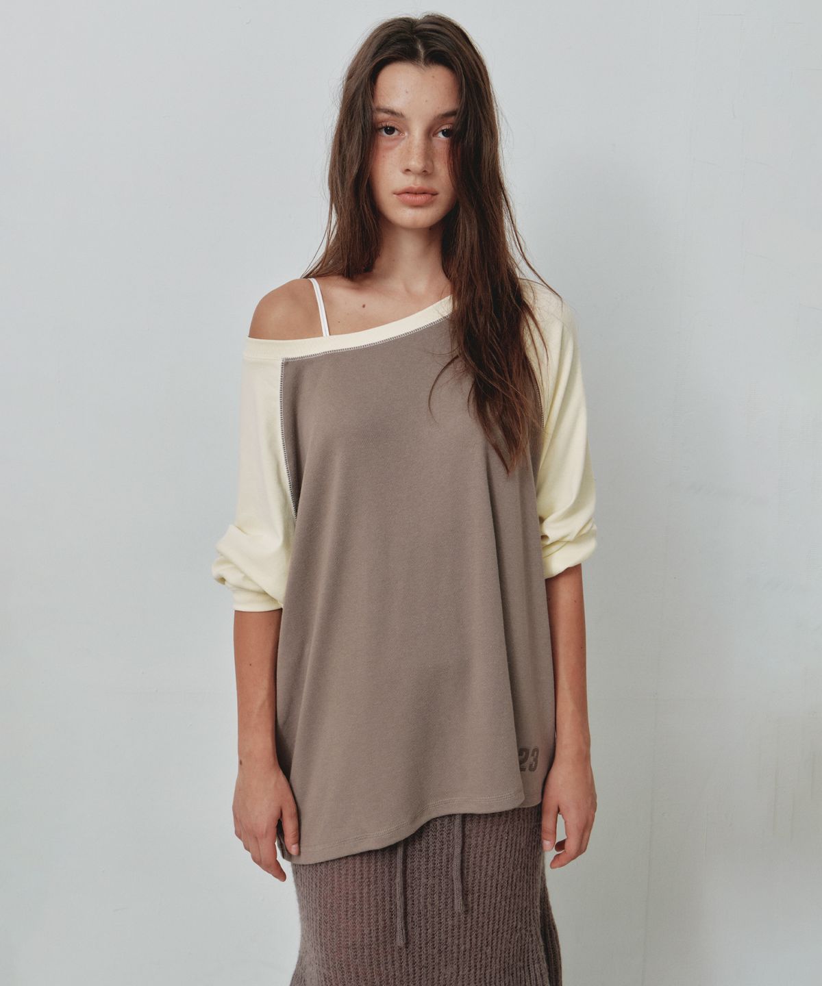 씨타(CITTA) Number 23 Raglan Off-Shoulder T-Shirt_CTT3002(4color)
