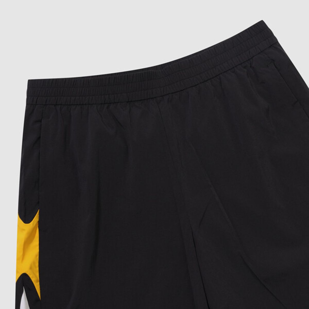 엄브로(UMBRO) PTR 우븐 워밍업 4.5부 반바지 블랙 UR121SHP39