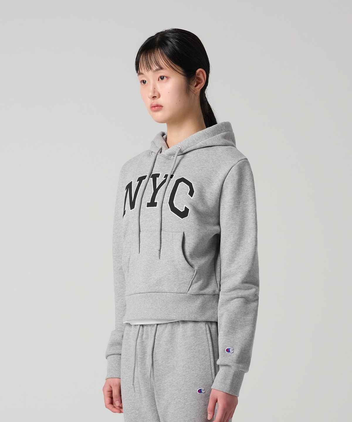 챔피온(CHAMPION) 여성 NYC 크롭 후드 티셔츠 Grey
