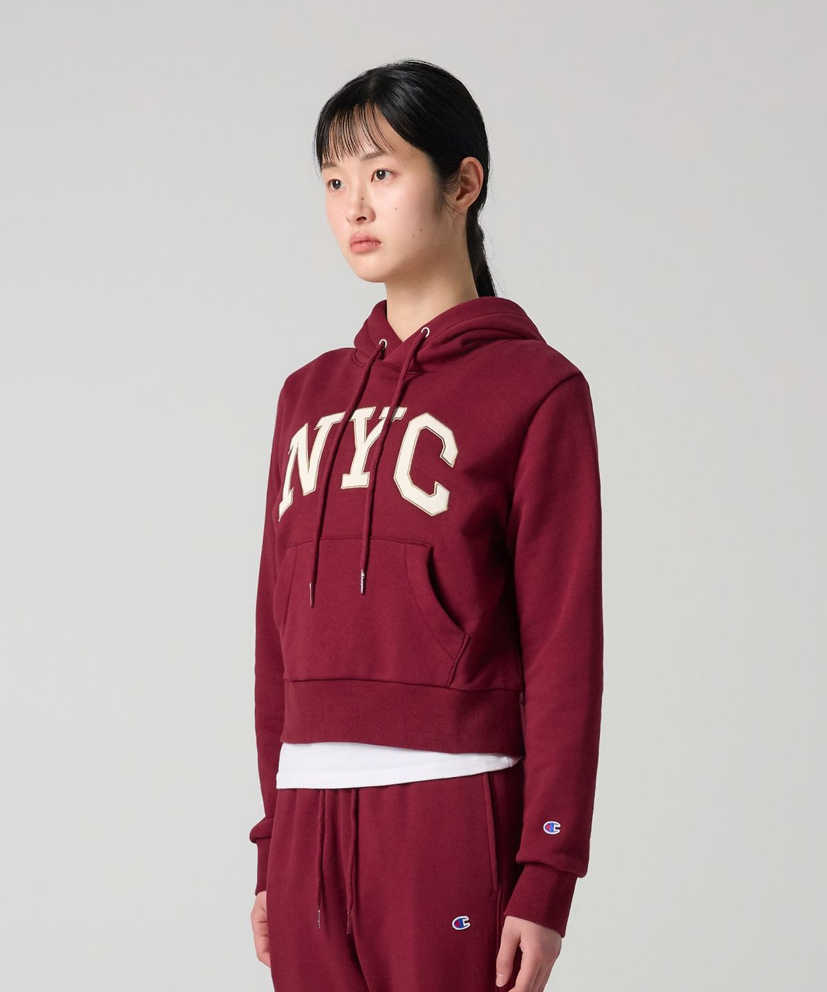 챔피온(CHAMPION) 여성 NYC 크롭 후드 티셔츠 Burgundy