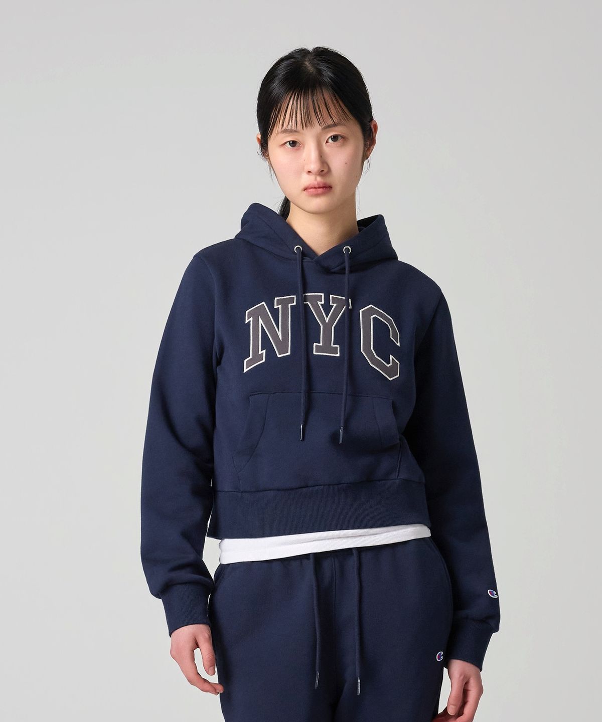 챔피온(CHAMPION) 여성 NYC 크롭 후드 티셔츠 Navy