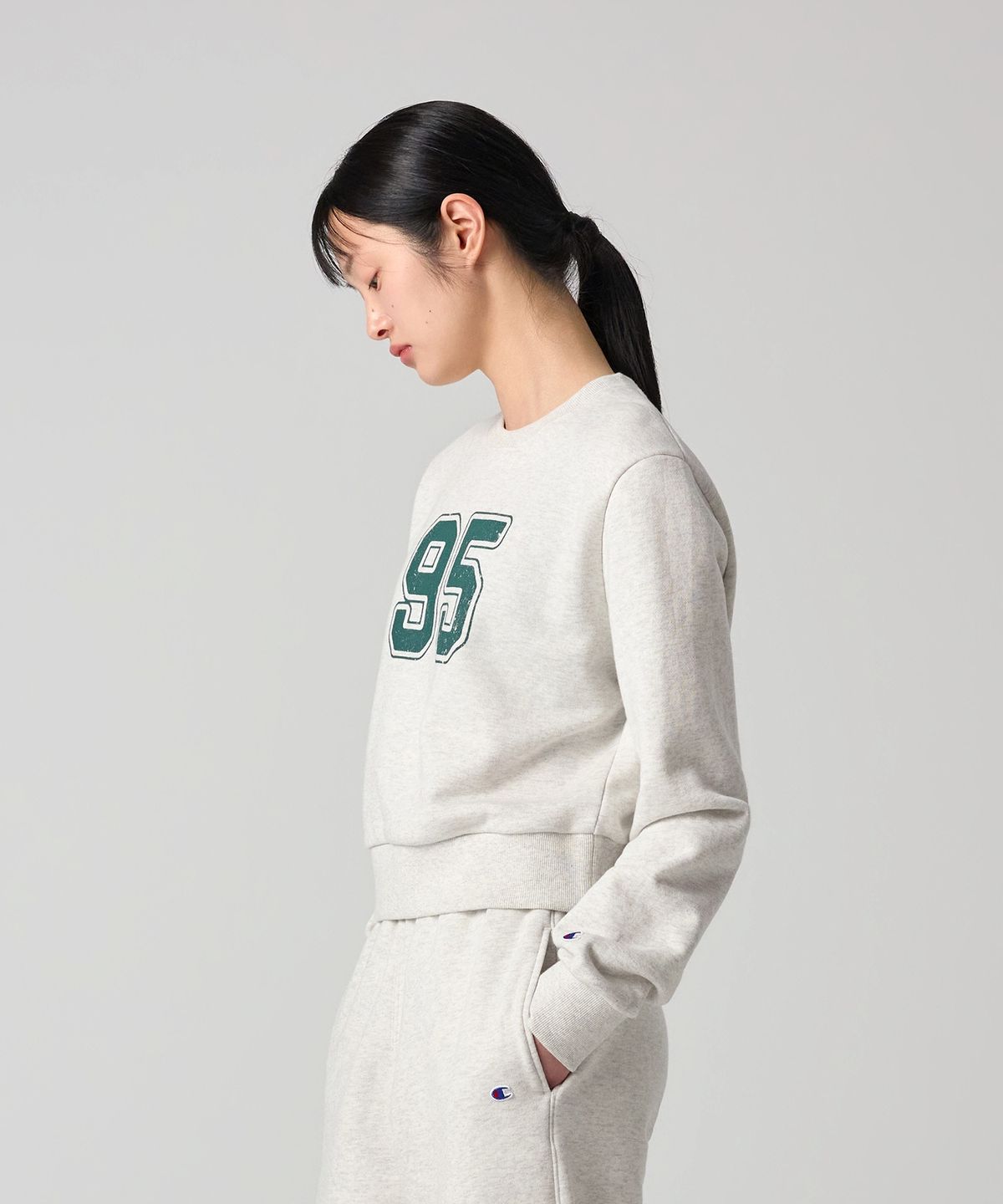 챔피온(CHAMPION) 여성 95 크롭 스웨트셔츠 Oatmeal