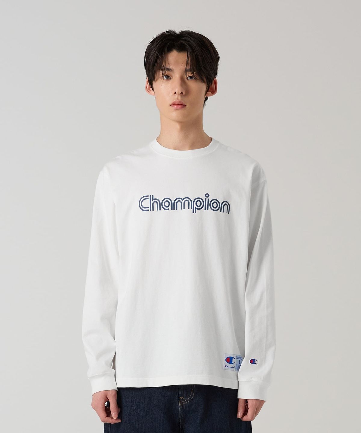 챔피온(CHAMPION) 트랙 로고 루즈핏 조그택 롱슬리브 티셔츠 White