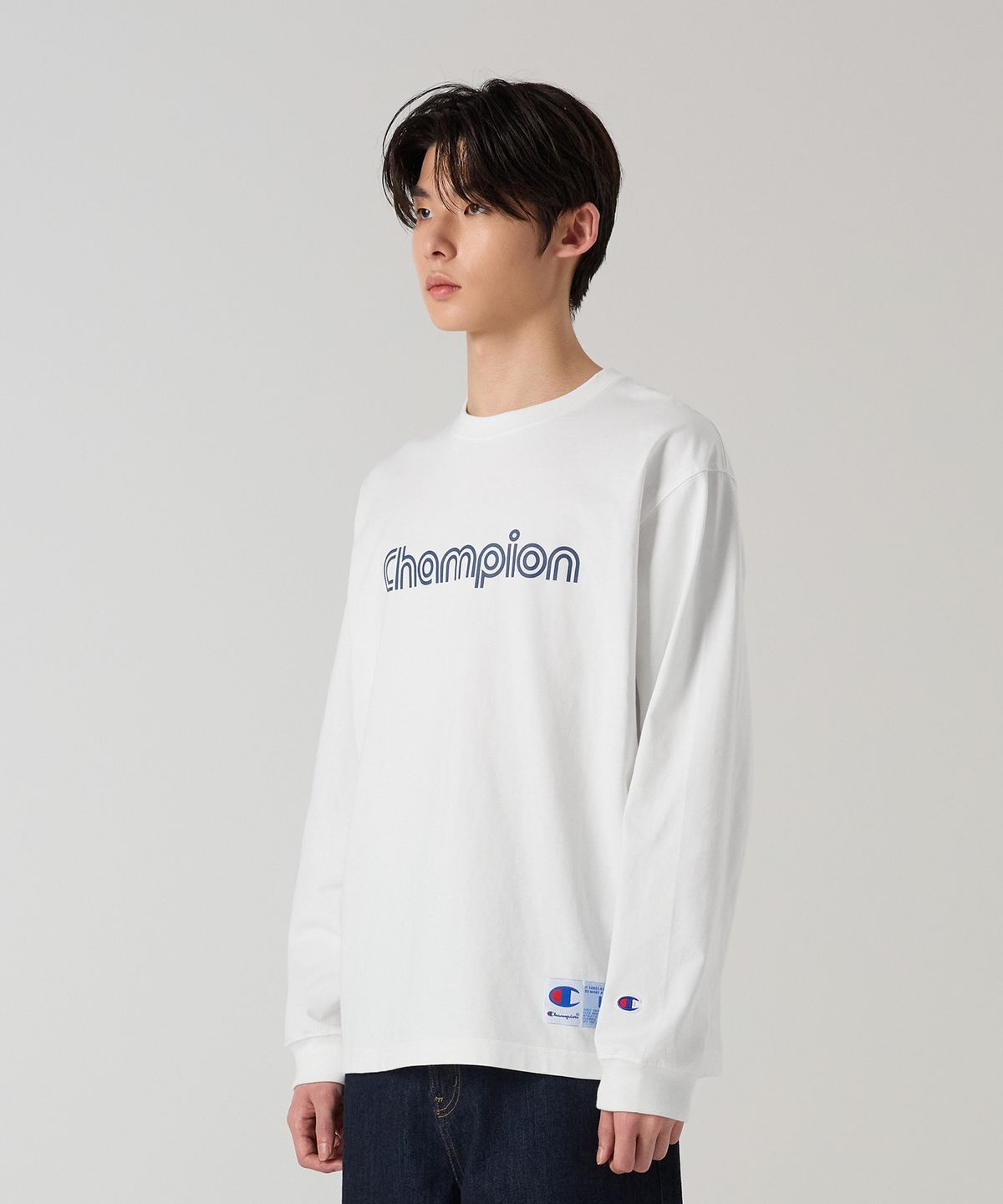 챔피온(CHAMPION) 트랙 로고 루즈핏 조그택 롱슬리브 티셔츠 White