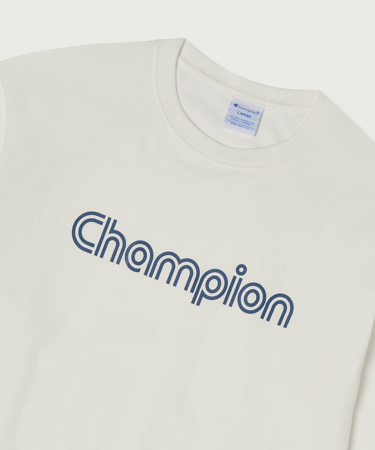 챔피온(CHAMPION) 트랙 로고 루즈핏 조그택 롱슬리브 티셔츠 White