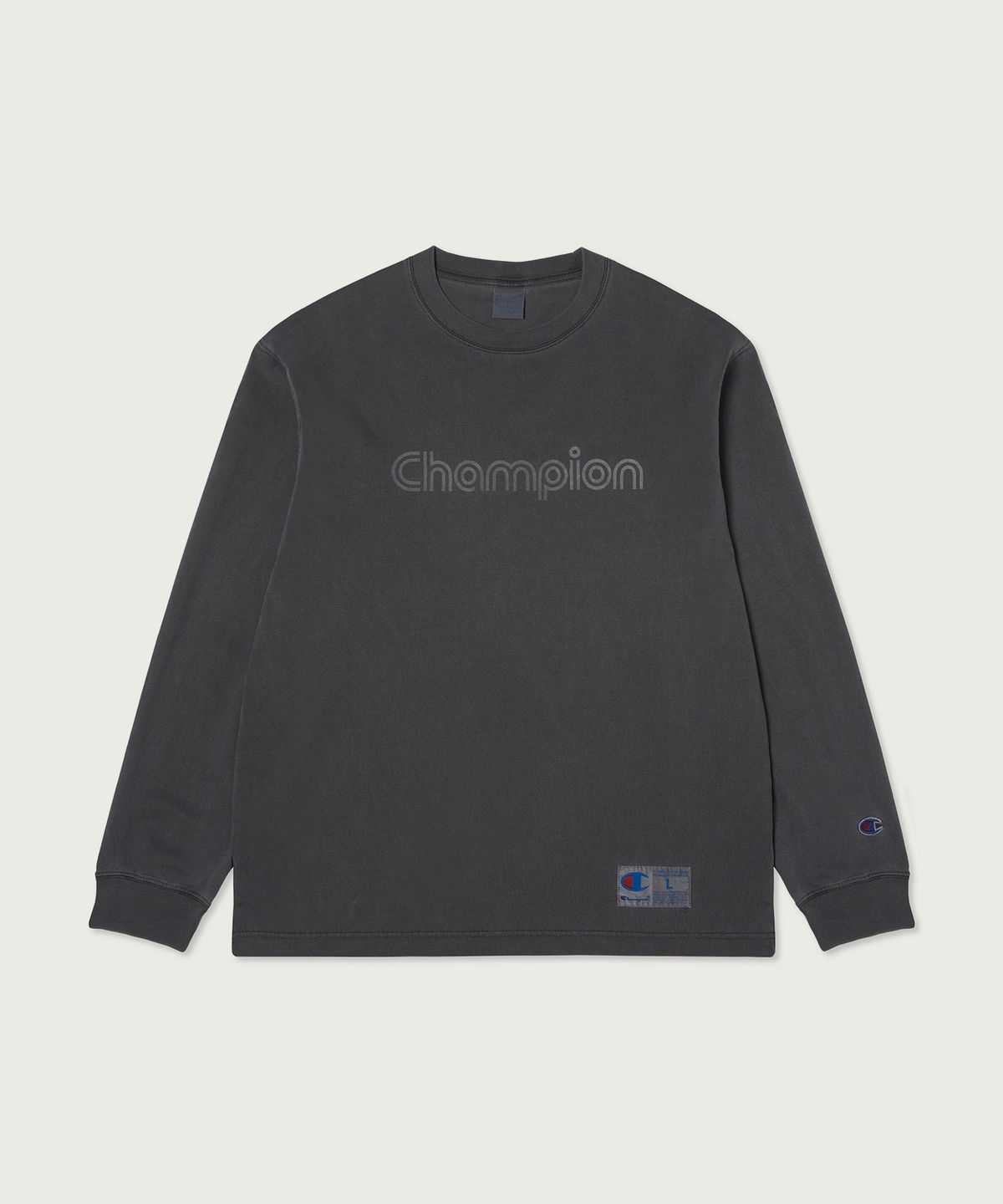 챔피온(CHAMPION) 트랙 로고 루즈핏 가먼트다잉 롱슬리브 티셔츠 Charcoal