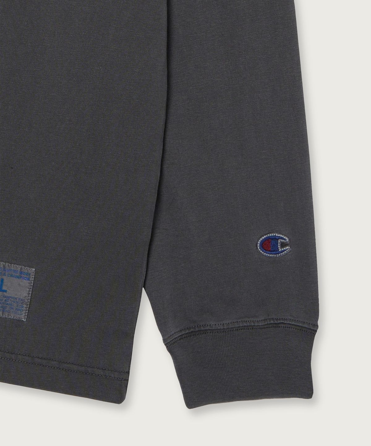 챔피온(CHAMPION) 트랙 로고 루즈핏 가먼트다잉 롱슬리브 티셔츠 Charcoal